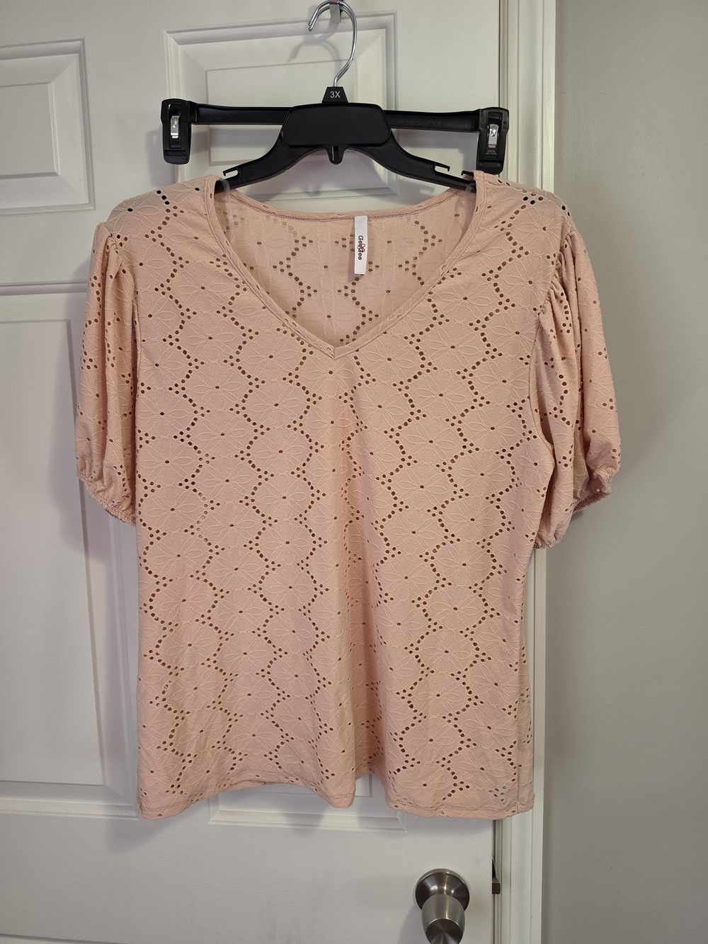 GeeGee Soft Eyelet V-Neck Blouse T-shirt in Blush Pink 3X NWOT